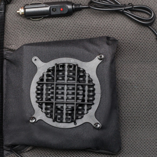 The cooling cape on the car seat is powered by a cigarette lighter, a cushion on the driver's seat with fans