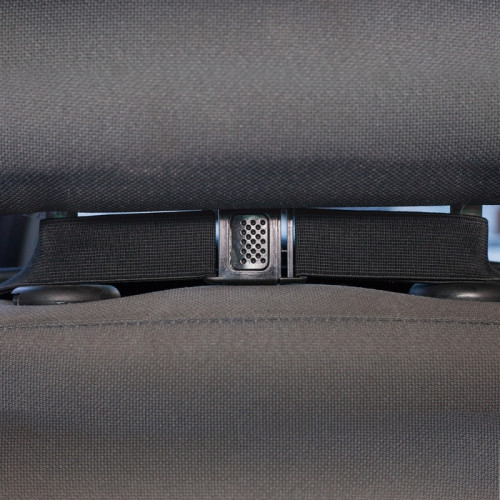 The cooling cape on the car seat is powered by a cigarette lighter, a cushion on the driver's seat with fans